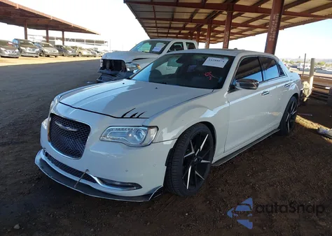 2018 Chrysler 300 Limited z USA, uszkodzony, nr VIN 2C3CCAEGXJH319794